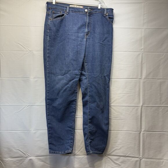 Levi’s 550 Medium Blue Wash Classic Relaxed Tapered Jeans Women’s Size 16 Long - Picture 1 of 6